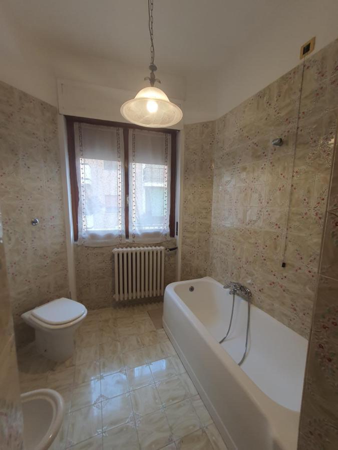 Spazioso Appartamento In Centro Citta San Benedetto del Tronto Bagian luar foto