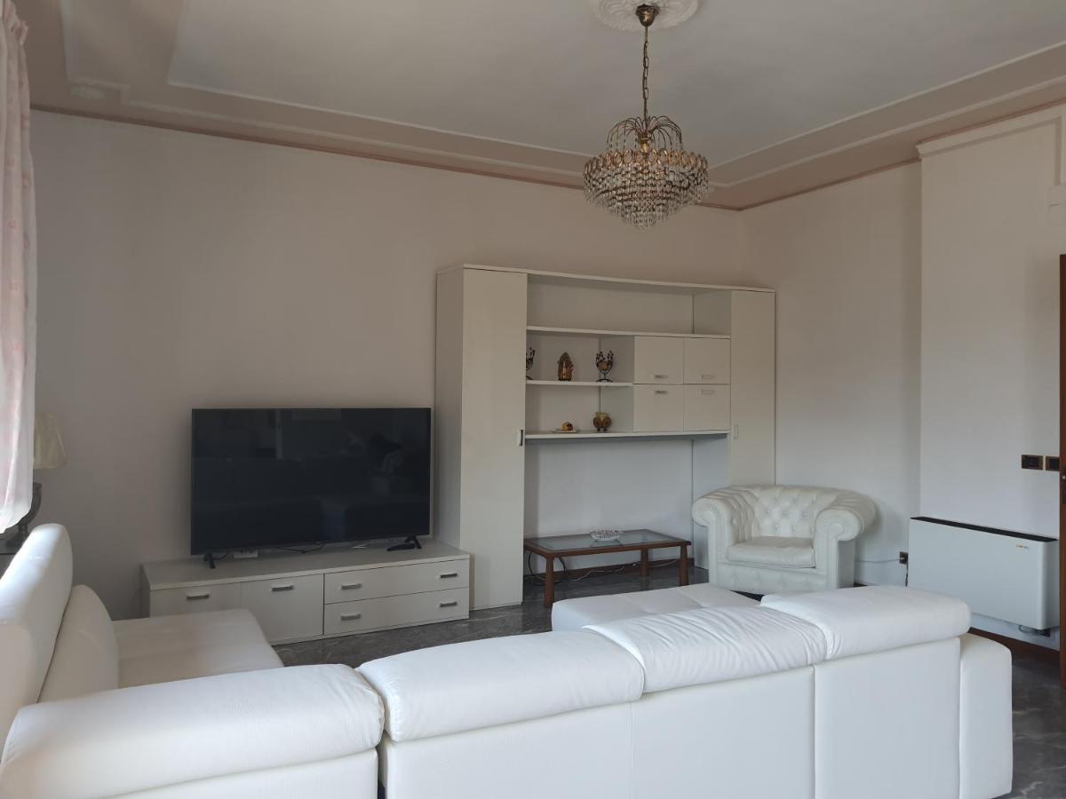 Spazioso Appartamento In Centro Citta San Benedetto del Tronto Bagian luar foto